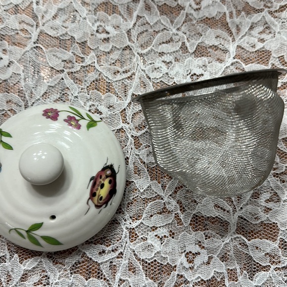 Teaopia Tea pot is stunning with tea leaf basket rattan handle - Picture 6 of 7